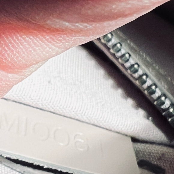 Louis Vuitton Pre-Owned 2004 Saint
Tropez Shoulder Bag - - Picture 7 of 9